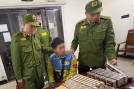 Bắt giữ đối tượng vận chuyển 300 bao thuốc lá nghi nhập lậu ở Hà Nội