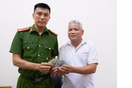 Bí thư Chi bộ thôn trao trả 8 triệu đồng cho người đánh rơi