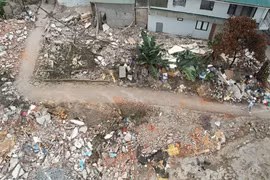 Tuyến đường mới ở Hoàng Mai xuất hiện nhiều nhà siêu mỏng, siêu méo 