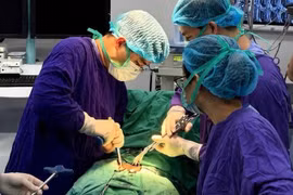 Hẹp ống sống thắt lưng và nguy cơ liệt cổ bàn chân