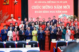 Thủ tướng gặp mặt các nhà văn hóa, trí thức, văn nghệ sĩ, báo chí