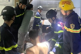 Giải cứu 2 bệnh nhân và 1 nhân viên y tế mắc kẹt trong thang máy bệnh viện ở Đà Nẵng