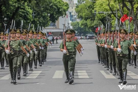 Cận cảnh dàn xe đặc chủng của lực lượng cảnh vệ luyện tập trên phố Hà Nội