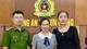 Người phụ nữ 2 lần nhận được 2 tỷ đồng từ 'tài khoản lạ'