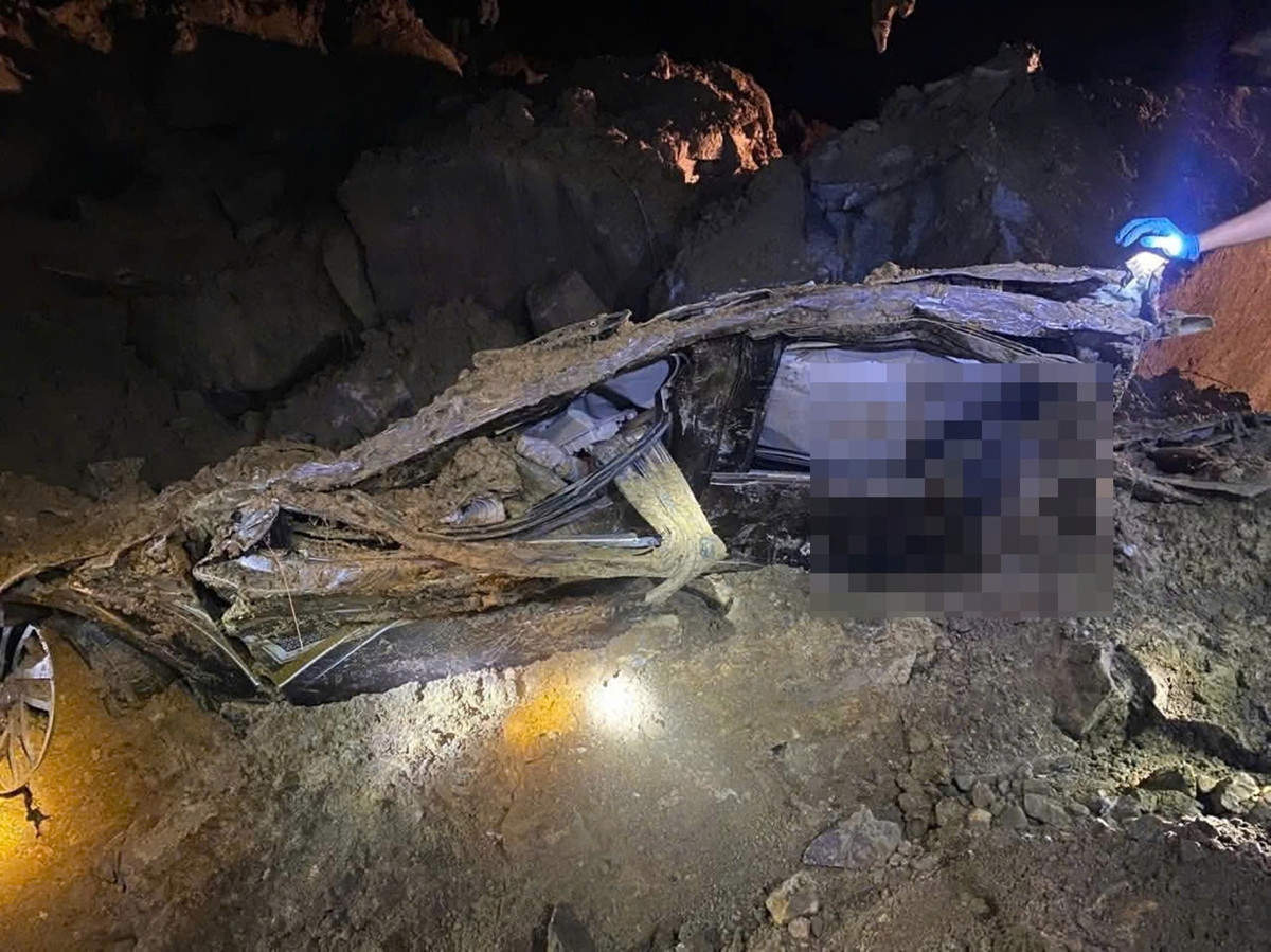 View - Ô tô chở 3 người mất tích ở Lào Cai, đã tìm thấy 2 thi thể | Báo Tri thức và Cuộc sống - TIN TỨC PHỔ BIẾN KIẾN THỨC 24H