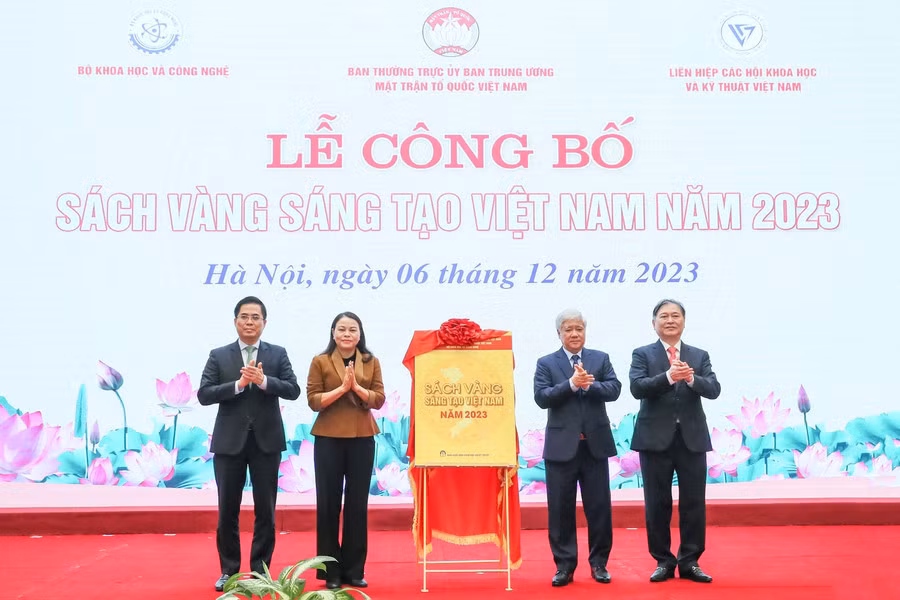 anh-9-cong-bo-sach-vang-2023.jpg