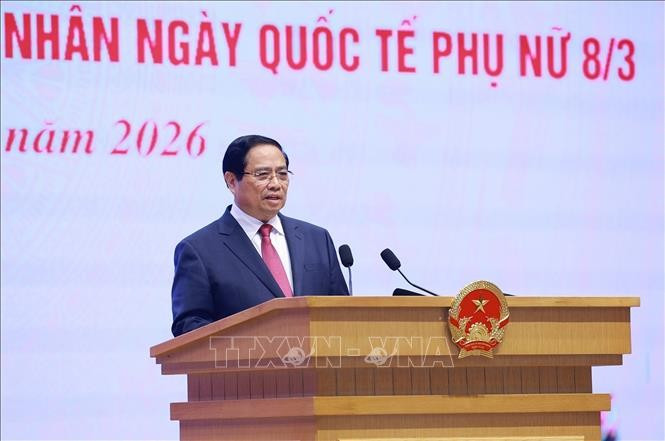 Thủ tướng Phạm Minh Chính phát biểu tại buổi gặp mặt đại diện nữ lãnh đạo, quản lý các cơ quan trung ương và trao Giải thưởng Kovalevskaia năm 2025. Ảnh: Dương Giang/TTXVN