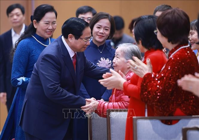 Thủ tướng Phạm Minh Chính gặp mặt đại diện nữ lãnh đạo, quản lý và trao Giải thưởng Kovalevskaia năm 2025. Ảnh: Dương Giang/TTXVN