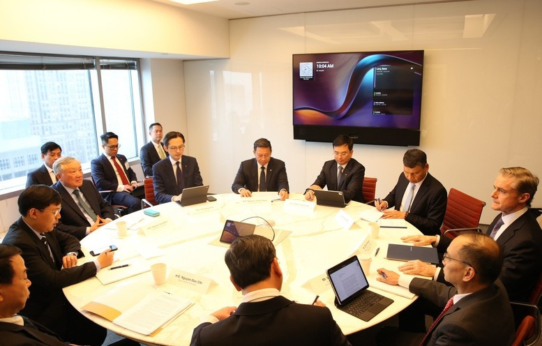 Phó Thủ tướng Thường trực Chính phủ Nguyễn Hòa Bình mong muốn Warburg Pincus tiếp tục đồng hành với Việt Nam trong hoạt động đầu tư kinh doanh, phát triển thị trường tài chính và triển khai mô hình Trung tâm Tài chính quốc tế - Ảnh: VGP/Nguyễn Hoàng