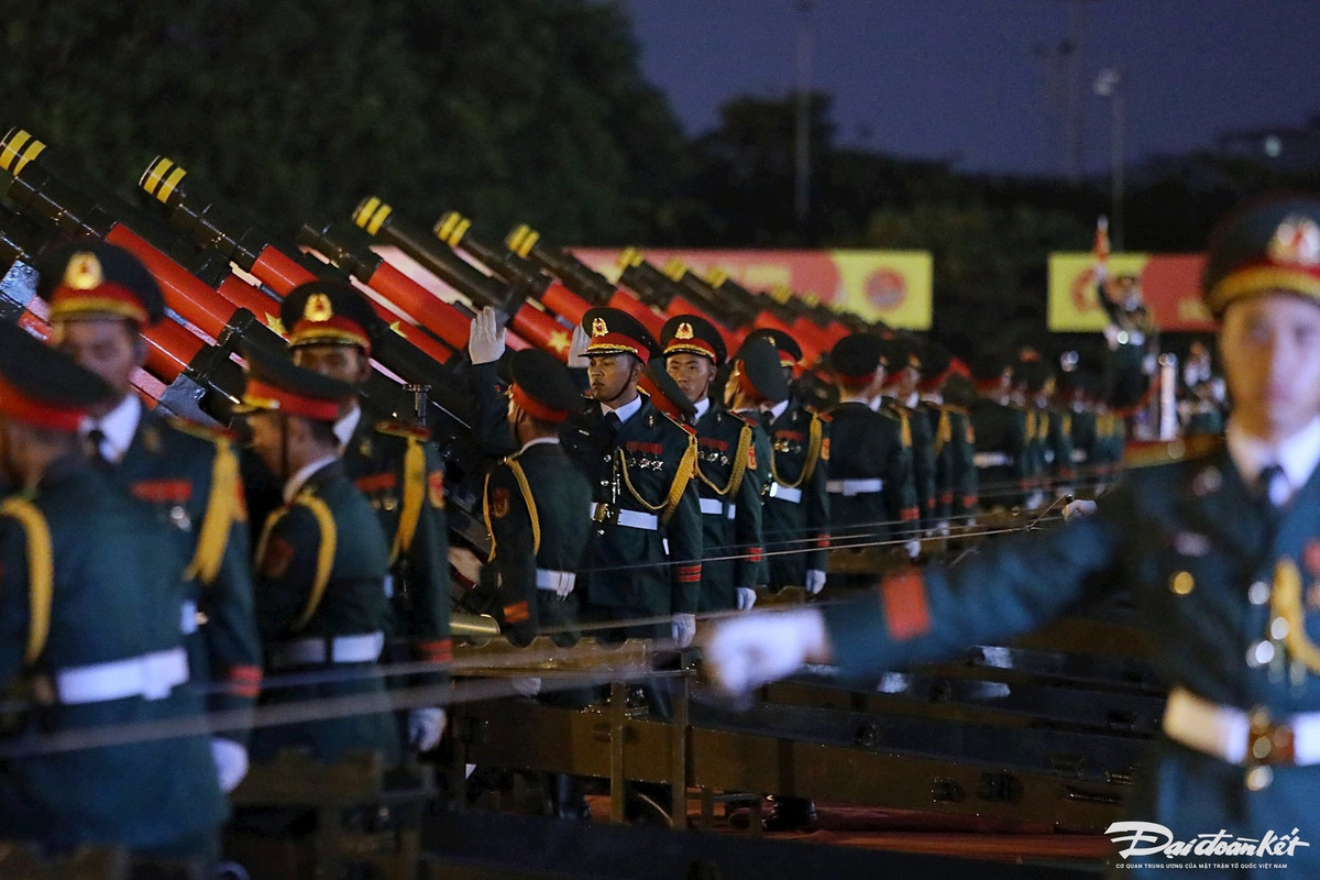 Nghi lễ bắn 21 phát pháo lễ được thực hiện trong các dịp kỷ niệm trọng đại của đất nước.