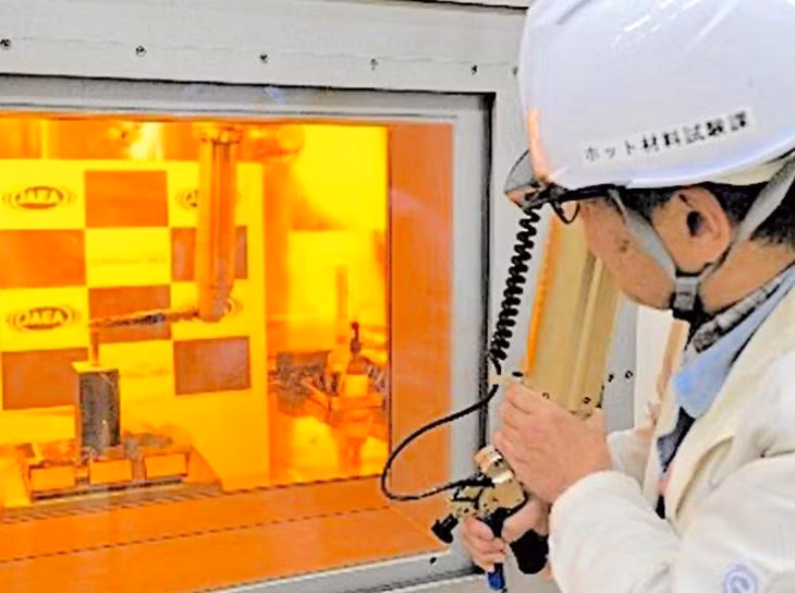 Cơ quan Năng lượng Nguyên tử Nhật Bản (JAEA) cho biết, họ đã bắt đầu phát triển một loại pin hạt nhân nhỏ nhưng có sức mạnh đáng kinh ngạc, có thể chuyển đổi nhiệt phân rã của một loại chất thải phóng xạ thành điện để sử dụng làm nguồn năng lượng trong các tàu thăm dò không gian.