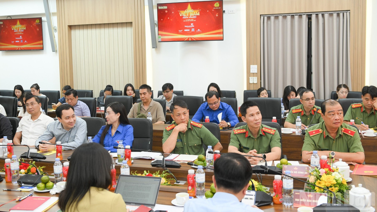 Các đại biểu tham dự buổi họp báo. (Ảnh: THẾ ĐẠI)