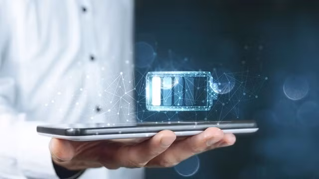 Bằng cách khai thác sức mạnh của chất thải phóng xạ, loại pin hạt nhân tiên tiến này được thiết kế để cung cấp năng lượng cho các tàu thăm dò không gian trong hơn 100 năm, cung cấp một giải pháp thay thế đáng tin cậy cho năng lượng mặt trời ở những vùng không gian nơi ánh sáng mặt trời khan hiếm.