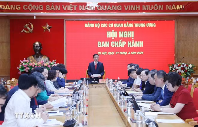 Đồng chí Trần Cẩm Tú, Ủy viên Bộ Chính trị, Thường trực Ban Bí thư, Bí thư Đảng ủy các cơ quan Đảng Trung ương chủ trì hội nghị. (Ảnh: Phương Hoa/TTXVN)