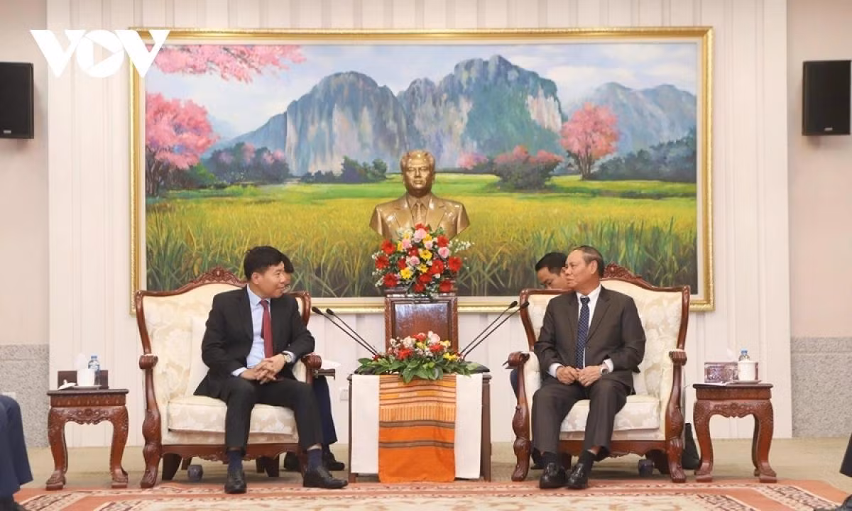 Thứ trưởng Nguyễn Mạnh Cường tiếp kiến Thường trực Ban Bí thư Đảng Nhân dân Cách mạng Lào Vilay Lakhamphong