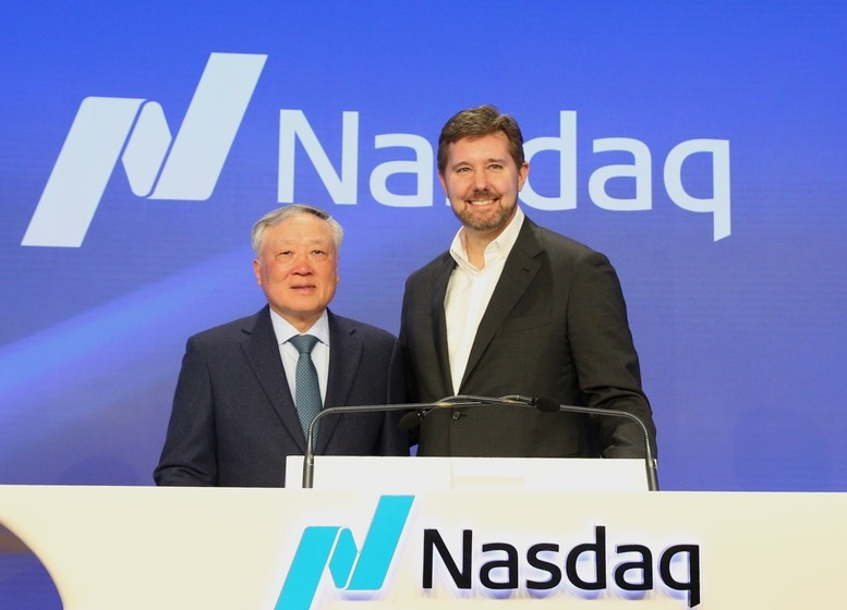 Phó Thủ tướng Thường trực Nguyễn Hòa Bình và Phó Chủ tịch điều hành NASDAQ Jeff Thomas - Ảnh: VGP/Nguyễn Hoàng
