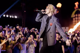 Lightstick của Jack: Netizen chờ cơ quan chức năng trả lời