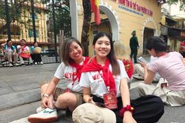 Người dân háo hức theo dõi sơ duyệt lễ diễu binh 2/9