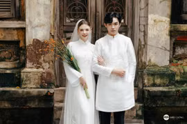 Chàng trai Việt khiến netizen ngưỡng mộ khi cưa đổ cô gái Nga xinh như búp bê