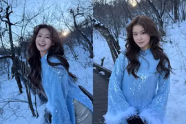 Tiktoker Mai Hương gây chú ý khi diện áo dài khoe dáng giữa tuyết trắng