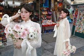 Ngắm nhan sắc không góc chết của 'hot girl quân sự' Vũ Nguyệt trong tà áo dài