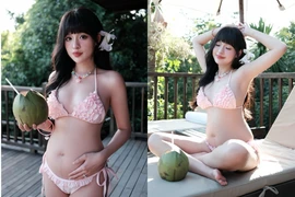 "Hot girl trứng rán" diện bikini, khoe bụng bầu rạng rỡ