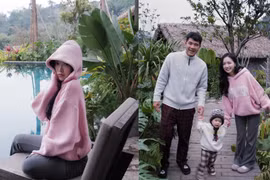 Bà xã Hà Đức Chinh ‘flex’ loạt ảnh được chồng làm phó nháy đầy ngọt ngào