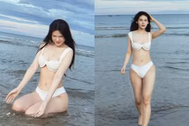MC Liên Quân diện bikini trắng khoe body cực phẩm trên biển