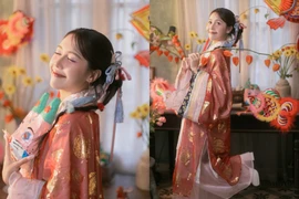 Hậu Hoàng nhí nhảnh trong bộ ảnh Trung thu