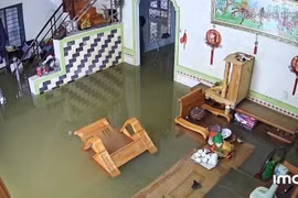 Xót xa trước hình ảnh miền Trung chìm trong biển nước