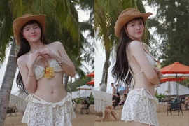 Thúy Kiều FAPTV chào tạm biệt hè với loạt ảnh bikini ấn tượng