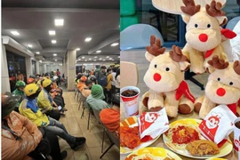 Tranh cãi hình ảnh shipper 'chôn chân' cả tiếng vì cơn sốt săn tuần lộc