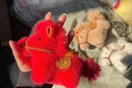 Móc khóa ngựa 'Mã đáo thành công' hút giới trẻ dịp Tết 2026