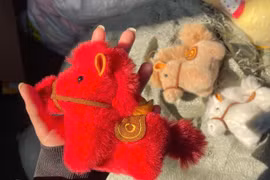 Móc khóa ngựa 'Mã đáo thành công' hút giới trẻ dịp Tết 2026