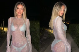 Bà xã cựu thủ môn Liverpool gây tranh cãi khi diện váy xuyên thấu