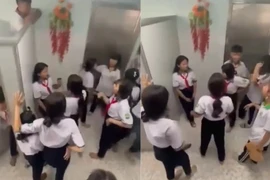 Xôn xao đoạn clip nữ sinh bị nhóm bạn đánh hội đồng trong nhà vệ sinh