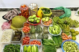 Bất an với thực phẩm bẩn, nhiều người mua "đồ quê" dự trữ