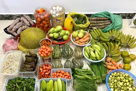 Bất an với thực phẩm bẩn, nhiều người mua "đồ quê" dự trữ