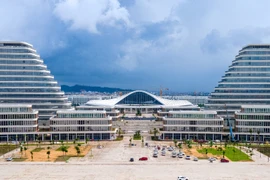 Trụ sở hành chính Hải Phòng ngày đầu đón cán bộ, người dân