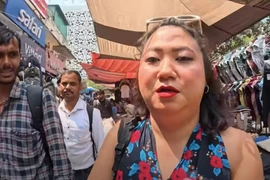 Nam du khách Hàn giả làm phụ nữ du lịch Ấn Độ hút triệu view