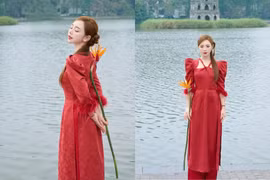 Quỳnh Kool khiến người đối diện 'xiêu lòng' với tà áo dài đỏ thắm bên hồ Gươm