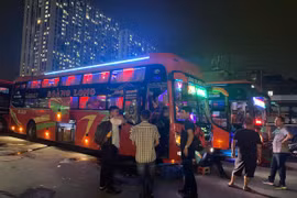 500 xe tăng cường dịp lễ, bến xe Hà Nội bắt đầu quá tải