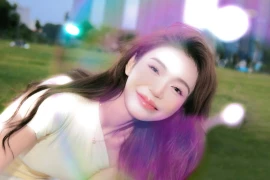 Đu trend chụp ảnh bong bóng, Tiktoker Hoàng Yến đốn tim với nụ cười tỏa nắng