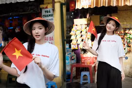 “Tiên nữ mukbang” rạng rỡ xuống phố, hòa mình vào không khí trước thềm 2/9