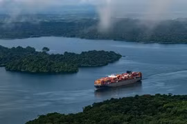 Kênh đào Panama: Tàu chở dầu trả 4 triệu USD đấu giá vượt hàng