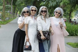 Hội 'chị đẹp tóc bạc' viral mạng xã hội nhờ thần thái 'cực slay'