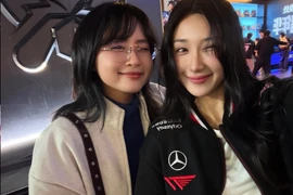 Hai nữ streamer đình đám cùng chung khung hình khi đi xem chung kết LMHT