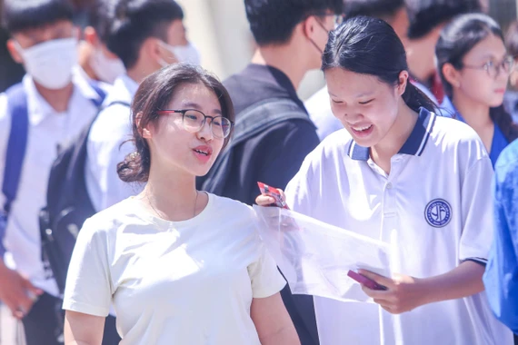Kỳ thi tốt nghiệp THPT năm 2025 được tổ chức vào các ngày 25, 26, 27, 28/6/2025. Trong đó, ngày 25/6 làm thủ tục dự thi; ngày 26, 27/6 tổ chức thi; ngày 28/6 dự phòng.