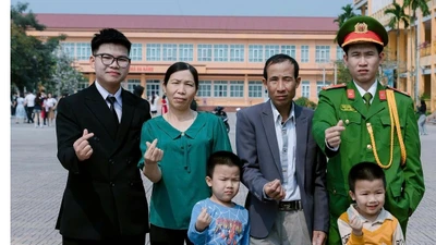 Cách học của Thủ khoa có cha làm phụ hồ, mẹ không biết chữ