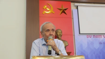 “Tôi từng đi học gần 10 năm mà không có quyển sách giáo khoa nào”